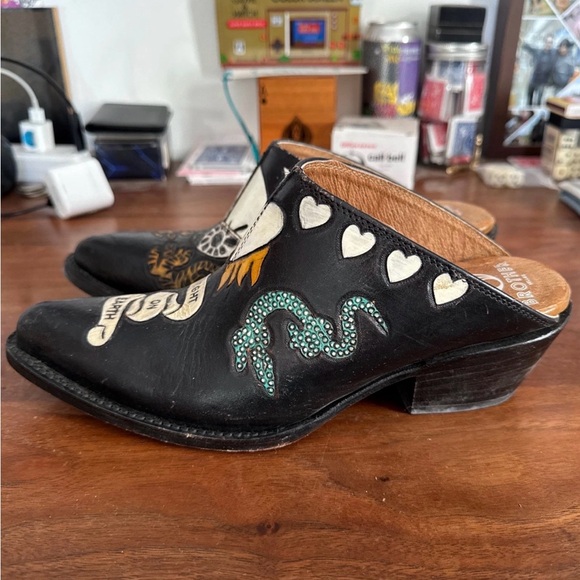 Brother Vellies’ 2020 Doodle Mule from their 2020 collection. - Picture 8 of 14